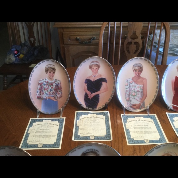 Diana - Queen Of Our Hearts, set of 14 collector plates, with COA - Picture 5 of 5